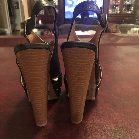 Black open toe casual heels - Picture 4 of 4