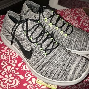 Nike flyknit NWOT