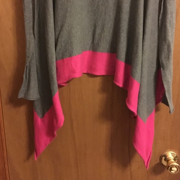 💛5 for $20💛Express Gray & Fuchsia Pink Cardigan. - Picture 4 of 4