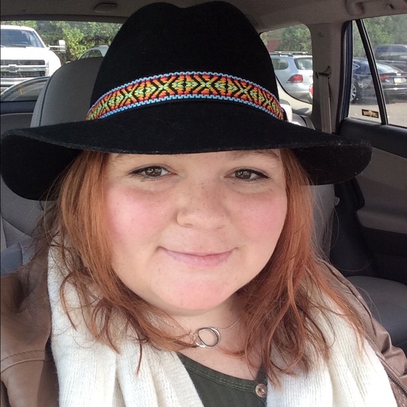 Meet Your Posher, Megan!! - Picture 3 of 4