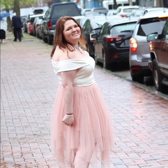 Meet Your Posher, Megan!! - Picture 2 of 4