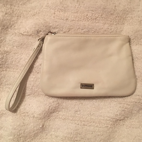 EXPRESS Wristlet 👛 - Picture 3 of 4