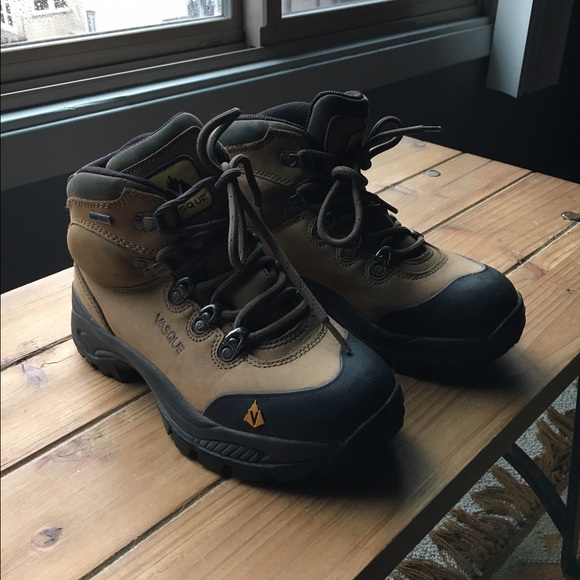 walking boots size 5.5