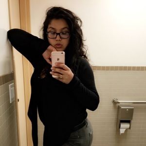 Meet your Posher, Loraina