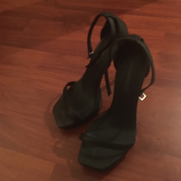 Black Jeffrey Campbell Strides