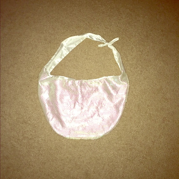 White with pink tinge sequin purse, Magnetic clasp