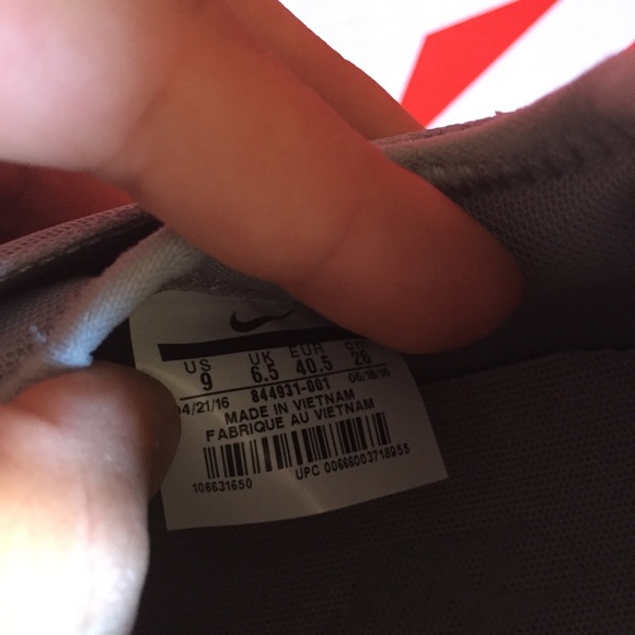 NIKE authentic Roshe two shoes Sz 9 new - Picture 4 of 4