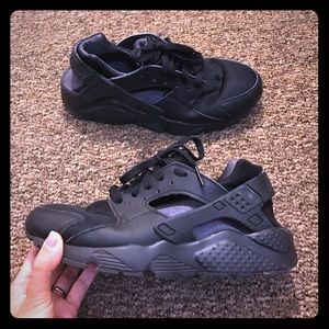 Black huaraches