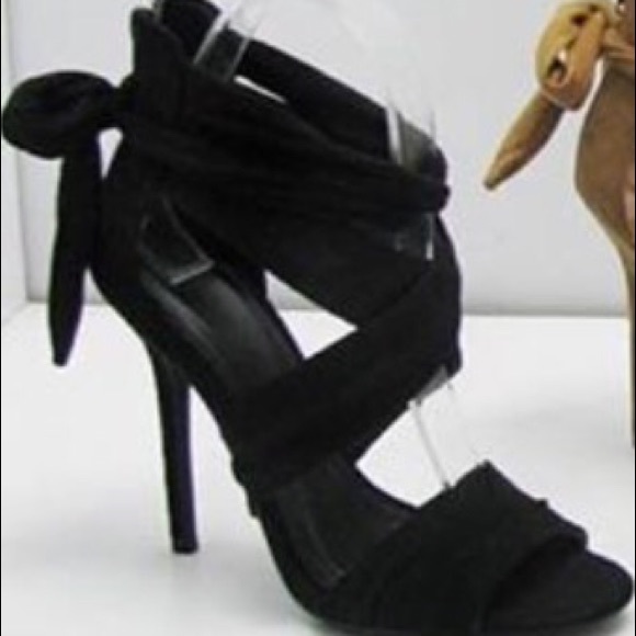 Beautiful and super comfortable lace up sandals..
