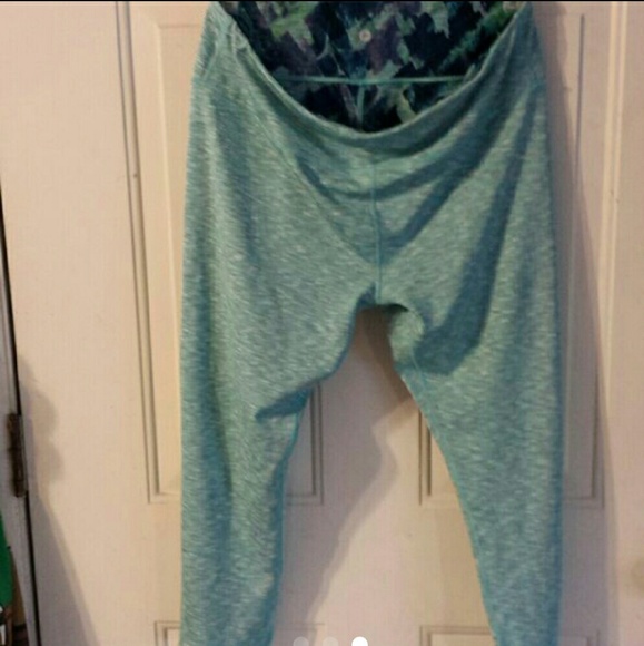 Reversible capri yoga pants