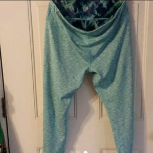 Reversible capri yoga pants