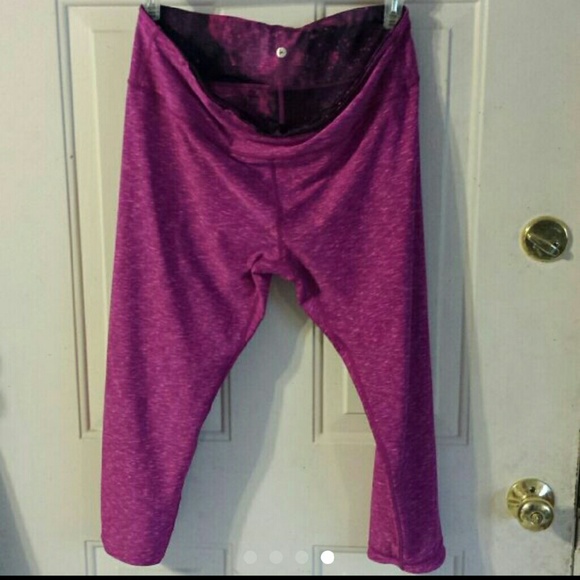 Reversible capri yoga pants
