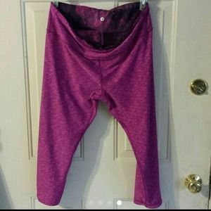 Reversible capri yoga pants