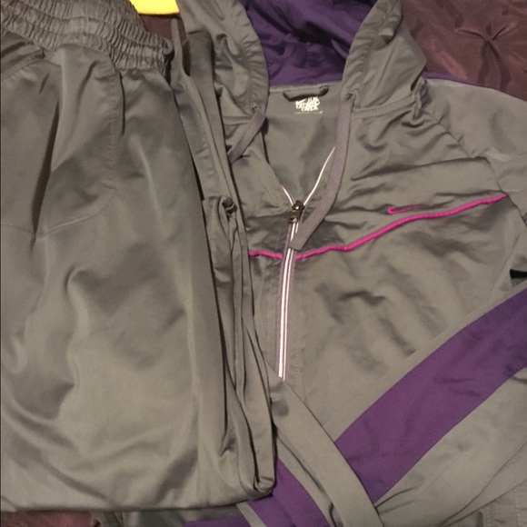 NIKE JOGGING UIT
