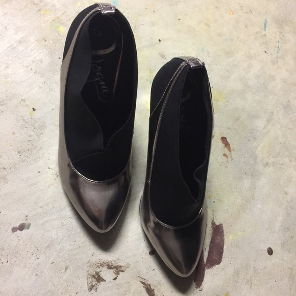 Dark shiny gray and black Pumps Heels - Picture 3 of 4