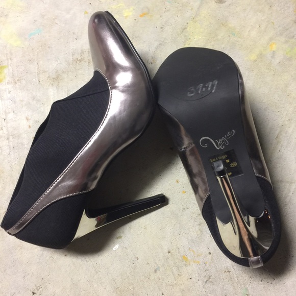 Dark shiny gray and black Pumps Heels - Picture 4 of 4