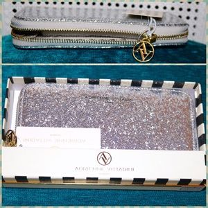 ✨HP✨ NWT Adrienne Vittadini Silver Wallet