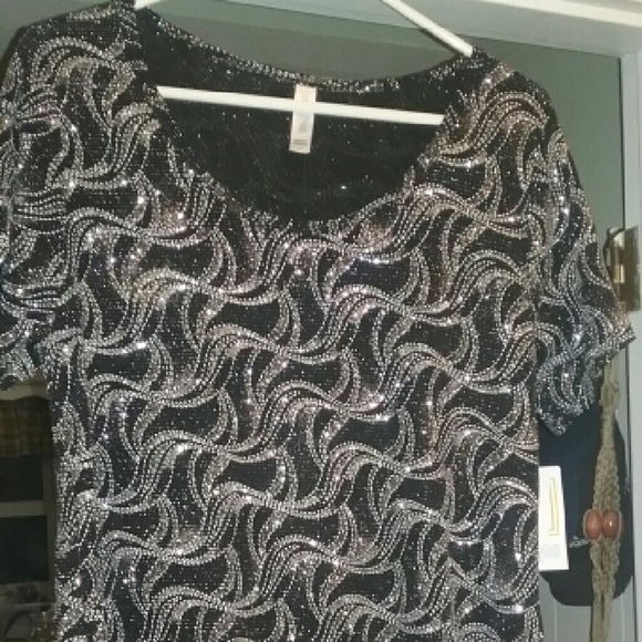 LuLa Roe Elegant Classic T