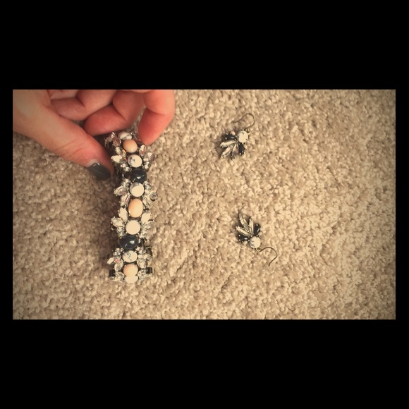 Chloe and Isabel set