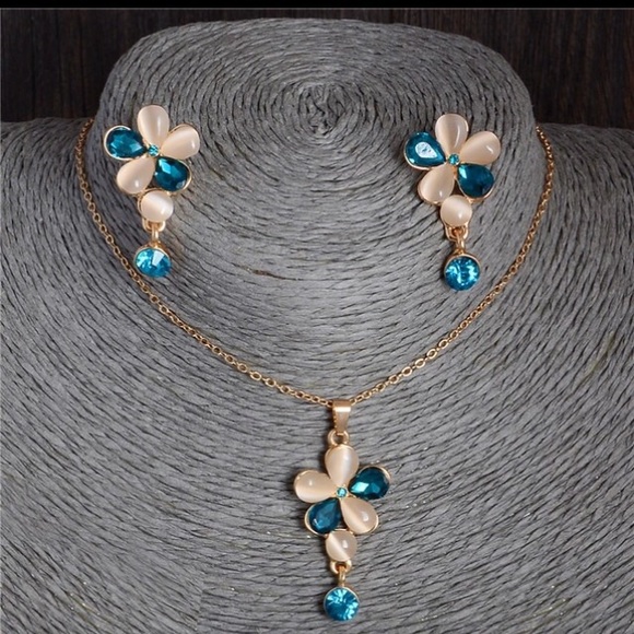 Beautiful blue and cream topaz 3 pic jewelry set