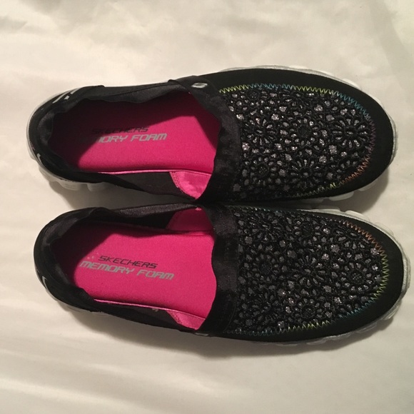 Skechers slip on shoes girls size 4