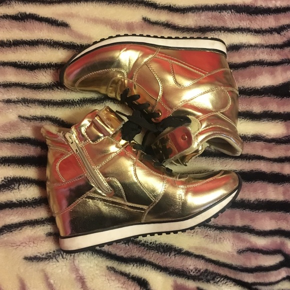 Gold wegde sneakers❤️