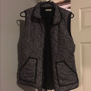Black/white vest