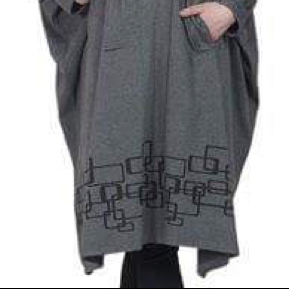 Poncho-style sweater - Picture 2 of 2