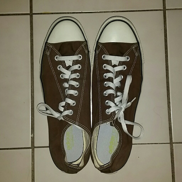 Brown converse - Picture 1 of 3