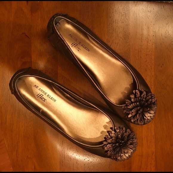 Gold shoes, gold tassel, Anne Klein flex, like new