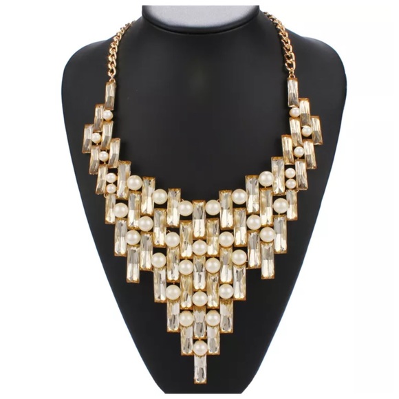 🥀 Gorgeous Large Crystal Statement Necklace - Picture 2 of 3