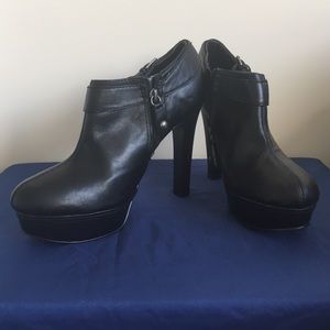 Guess sz 7.5 NWOT Black booties