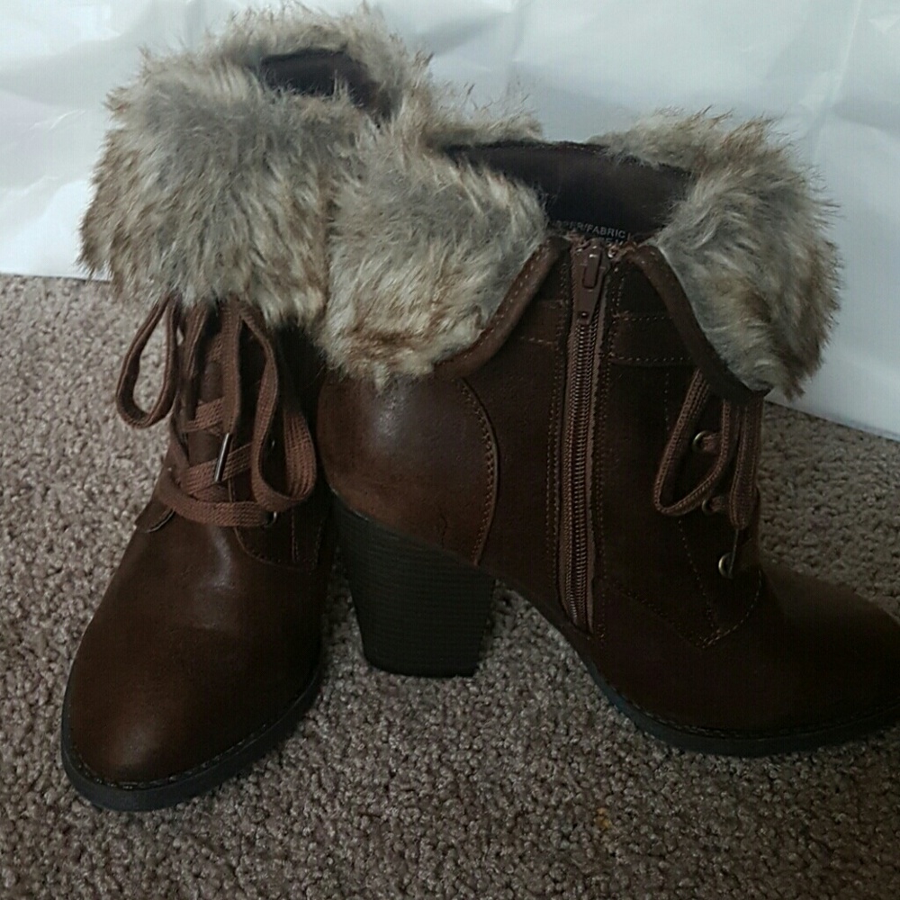 Boots - Picture 4 of 4