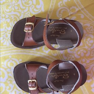 Saltwater sandals size 8 almost new