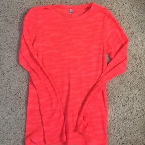 Under Armor long sleeve thermal shirt.