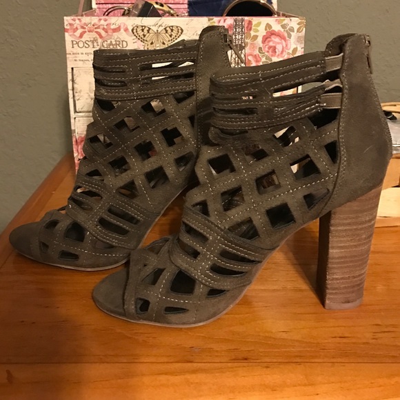 Brown Carlos Santana caged heels. Size 7.
