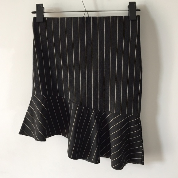 ZARA STRECH ASYMMETRICAL SKIRT "S"