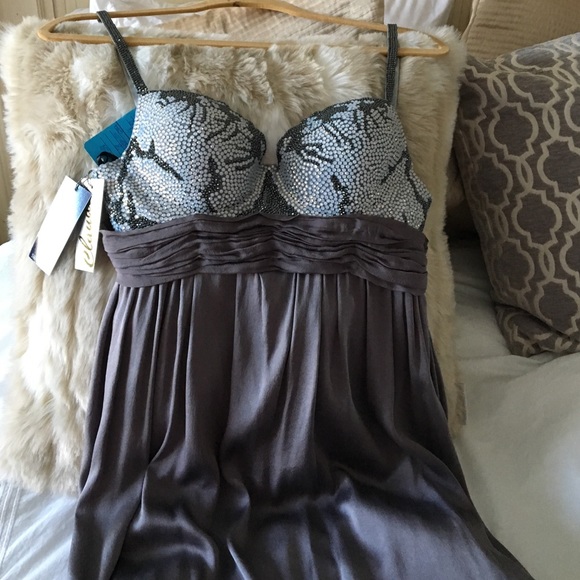 Dress - Picture 2 of 4