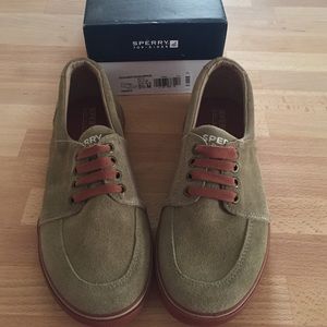Boys 5.5 M Voyager Khaki/Brick
