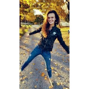 Meet your Posher, Emily