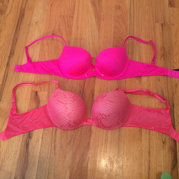 Victoria's Secret pink bras!!