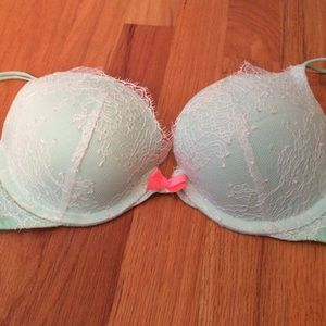 Victoria's Secret bra size 34B