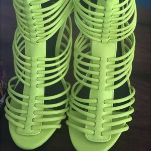 Beautiful lime green heels (NEVER WORN)