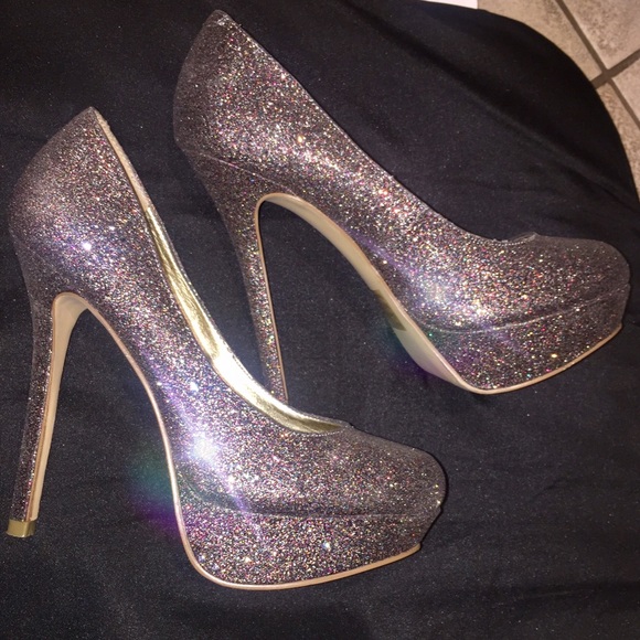 ✨SALE✨ Steve Madden Melinaglit Pumps