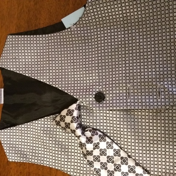 A vest with tie
