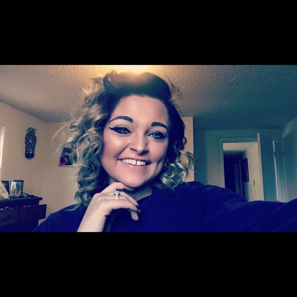 Meet your Posher, Karli - Picture 1 of 1