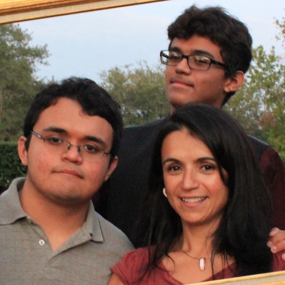 Meet your Posher, Claudia - Picture 2 of 2