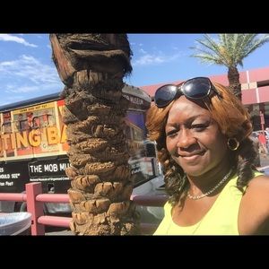 Meet your Posher, Sharon