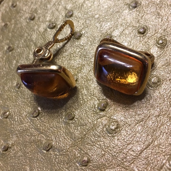 Joyous golden clip earrings! - Picture 1 of 4