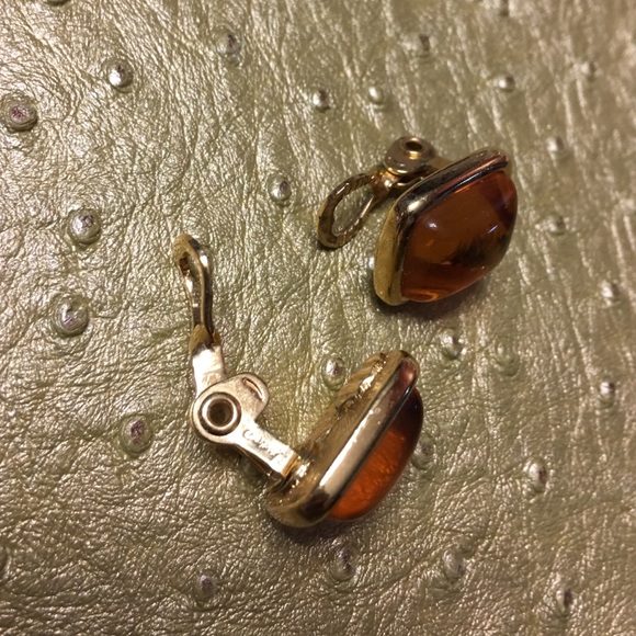 Joyous golden clip earrings! - Picture 2 of 4